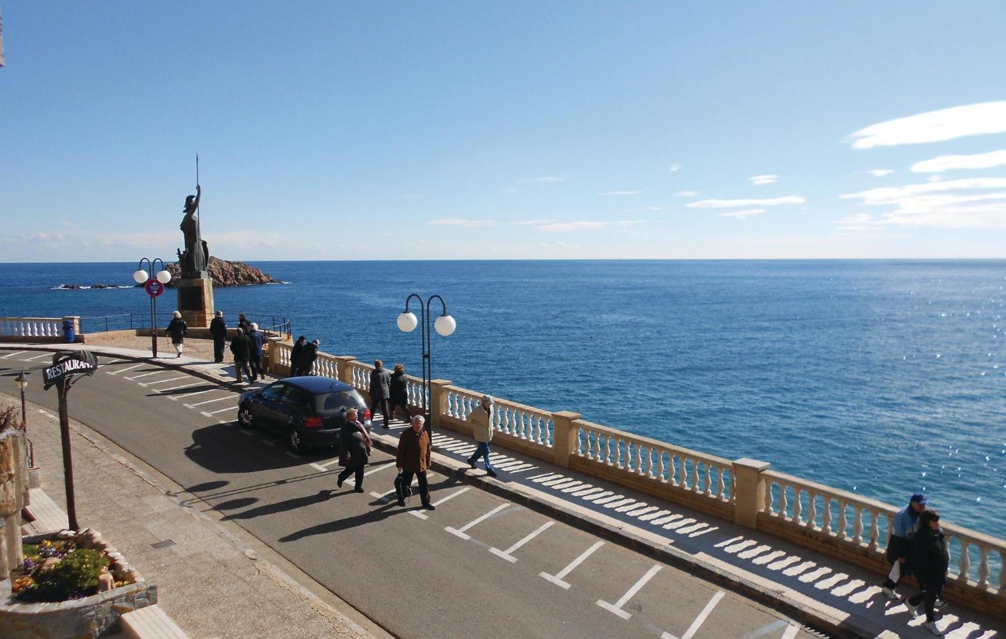 Stunning Apartment In Tossa De Mar With Wifi Bagian luar foto